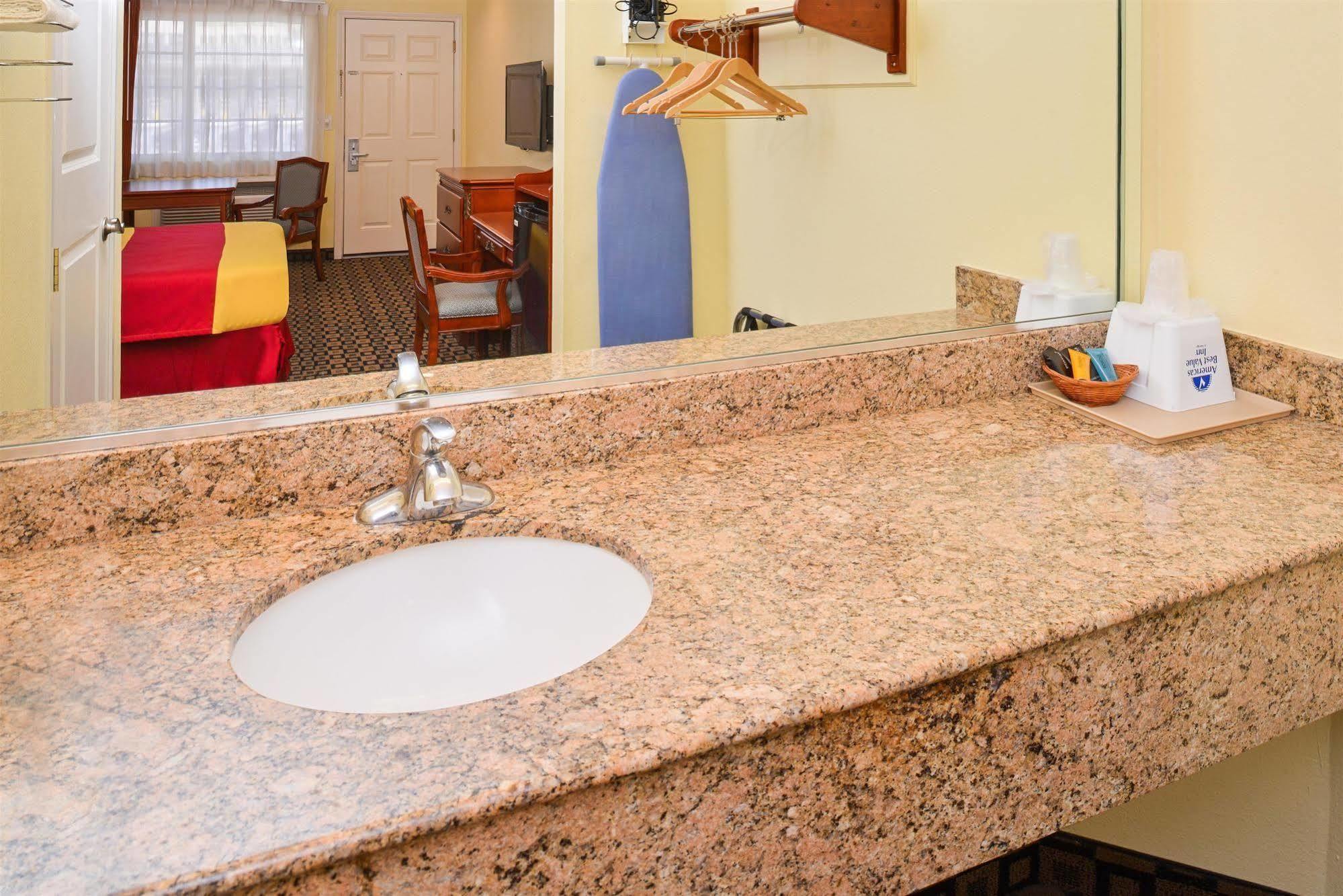 Americas Best Value Inn Сан Бернардино Екстериор снимка