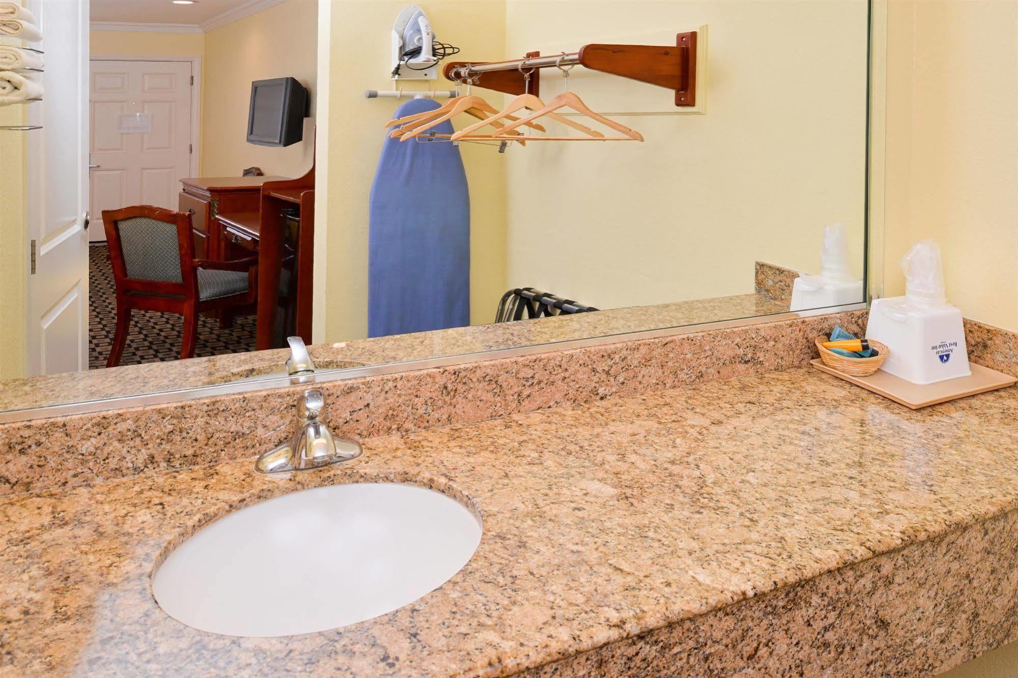 Americas Best Value Inn Сан Бернардино Екстериор снимка
