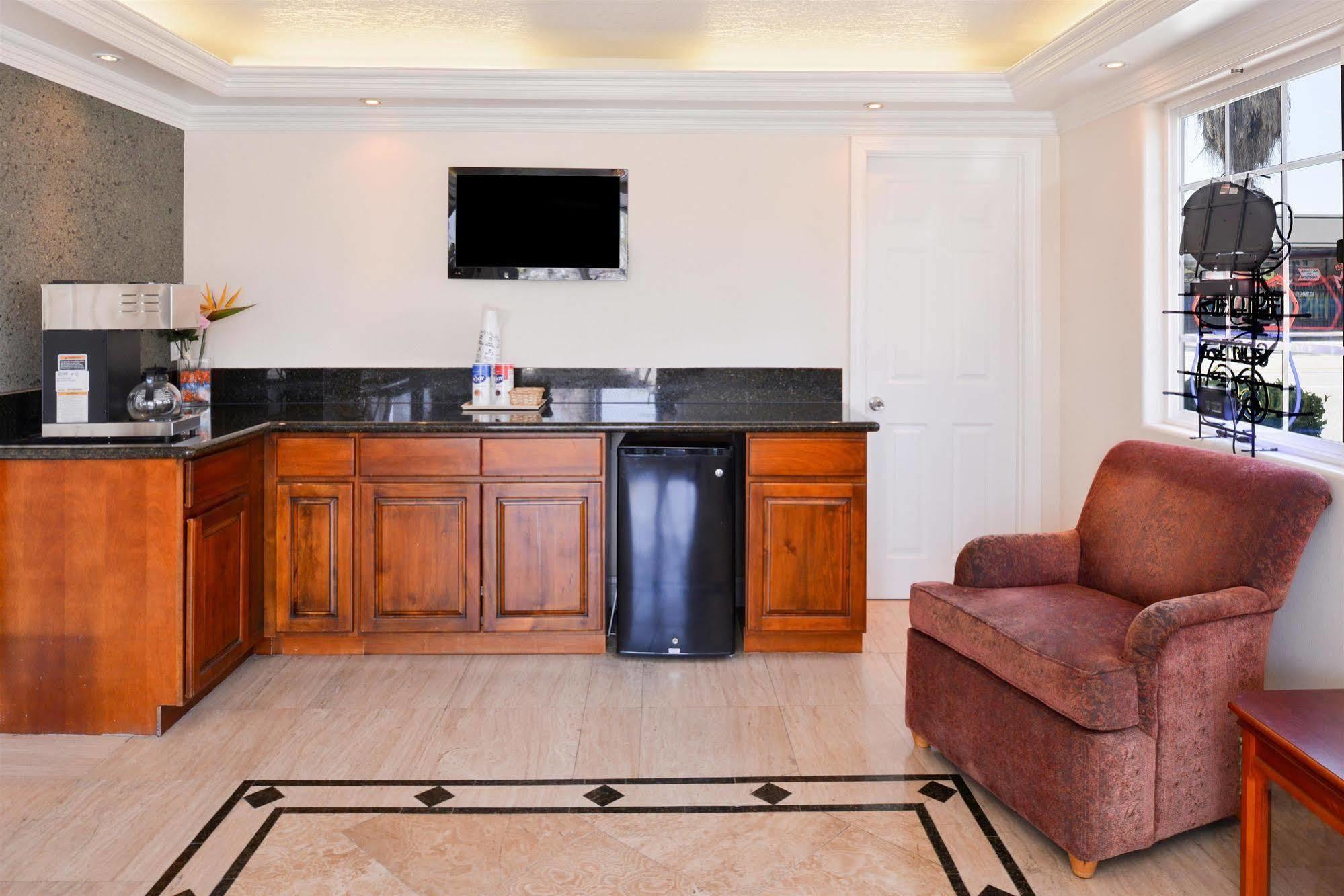 Americas Best Value Inn Сан Бернардино Екстериор снимка
